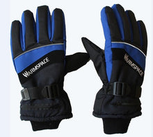 Heated outdoor rechargeable electric winter gloves for skiing or motor cycling (Men/Women - LGE and Medium)