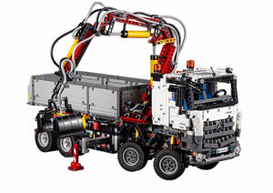 Mercedes Benz Truck brick construction model with motors and pneumatics